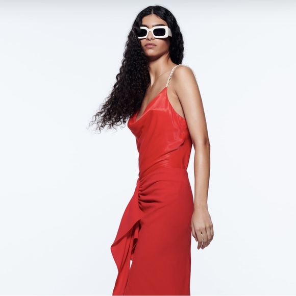 ❤️‍🔥ASYMMETRICAL PEARL TOP❤️‍🔥 RED - Picture 3 of 8